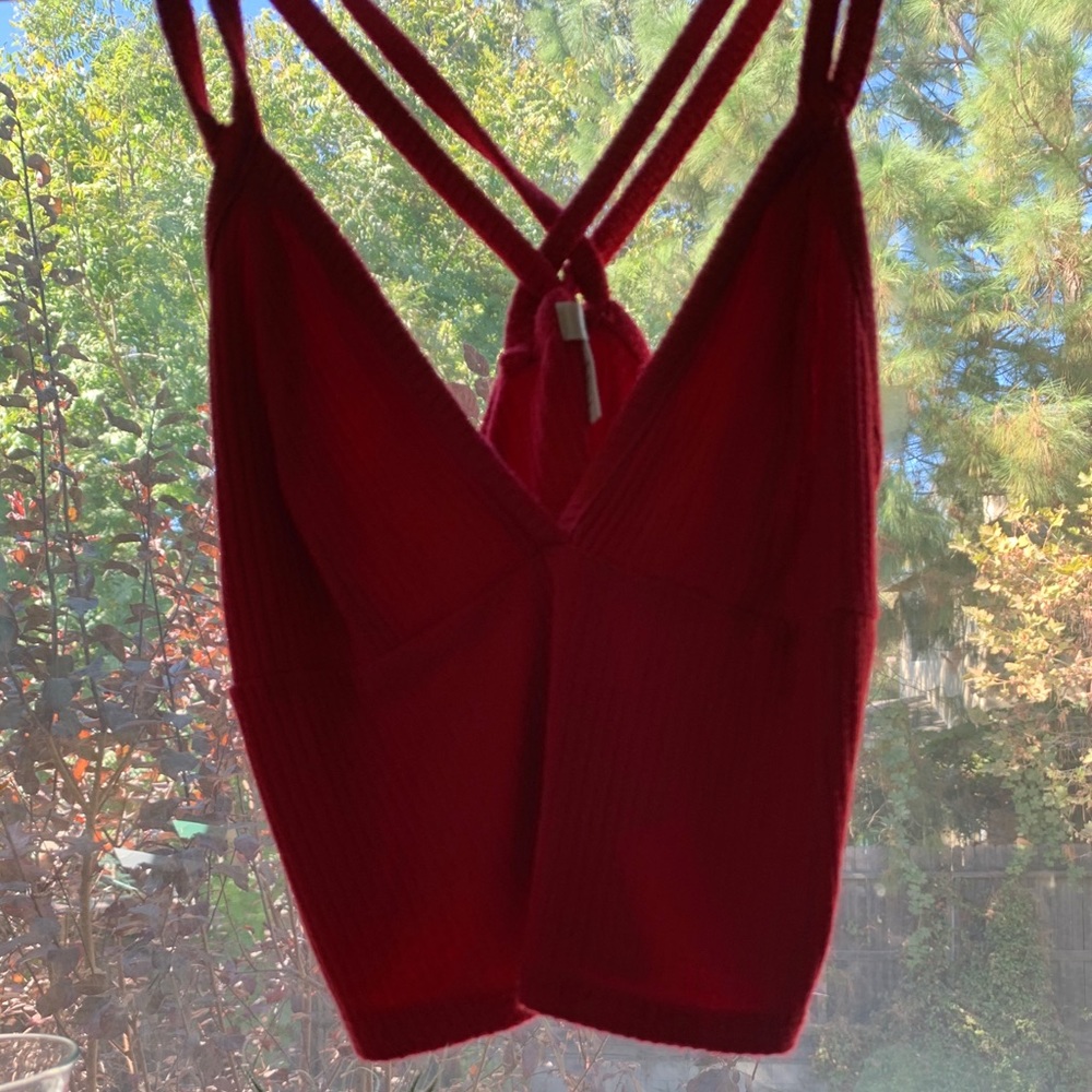 Tully’s red razor back tank